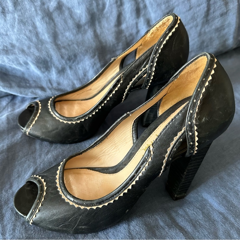L.A.M.B. Heels sizeβ 6.5 gorgeous! Great used condition!